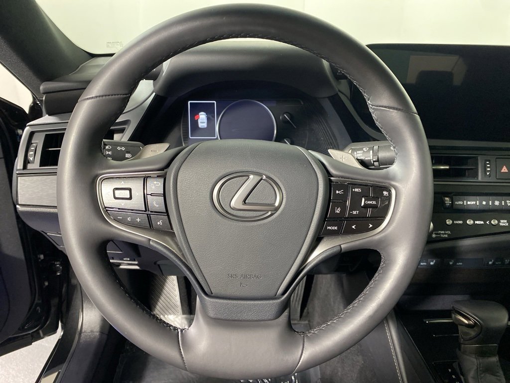 Certified 2023 Lexus ES 300h w/ Premium Package image 15