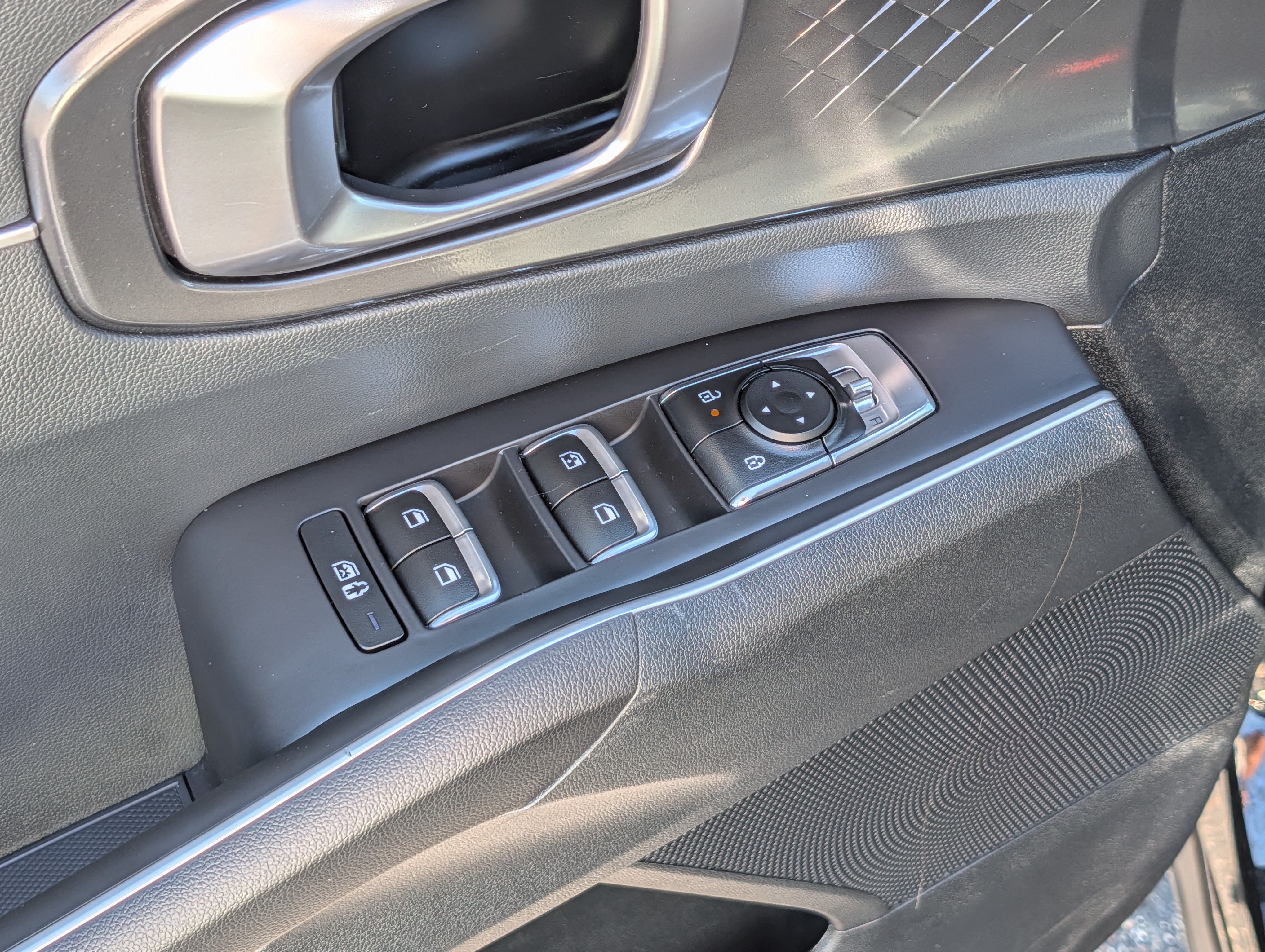 Certified 2025 Kia Sorento S AWD/4WD image 19