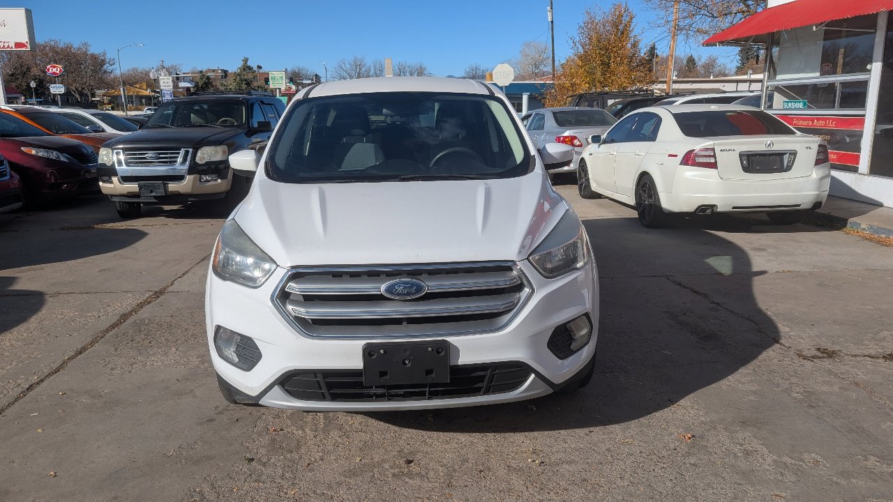 Used 2017 Ford Escape SE image 2