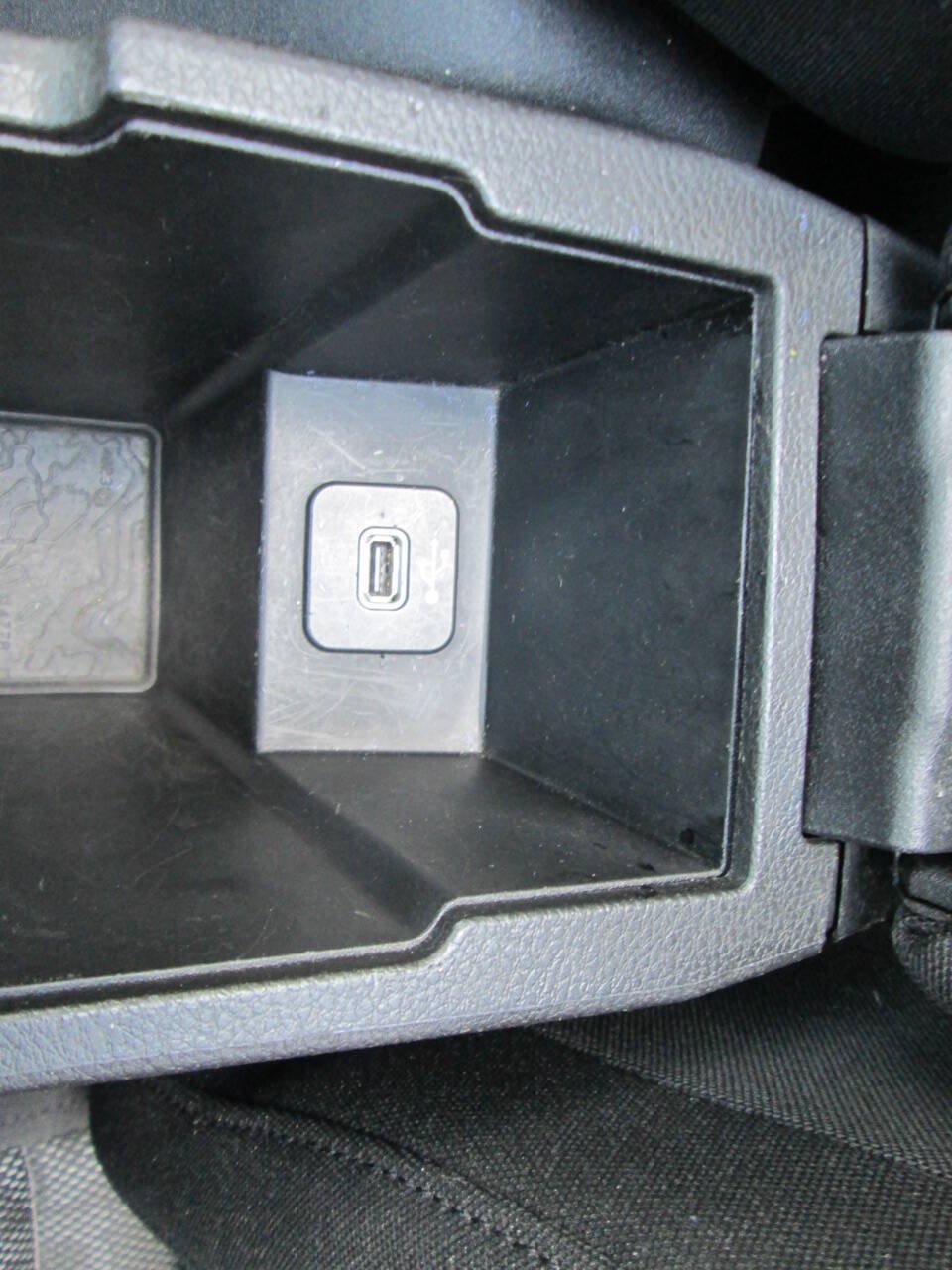 Used 2015 Jeep Renegade Latitude AWD/4WD image 23
