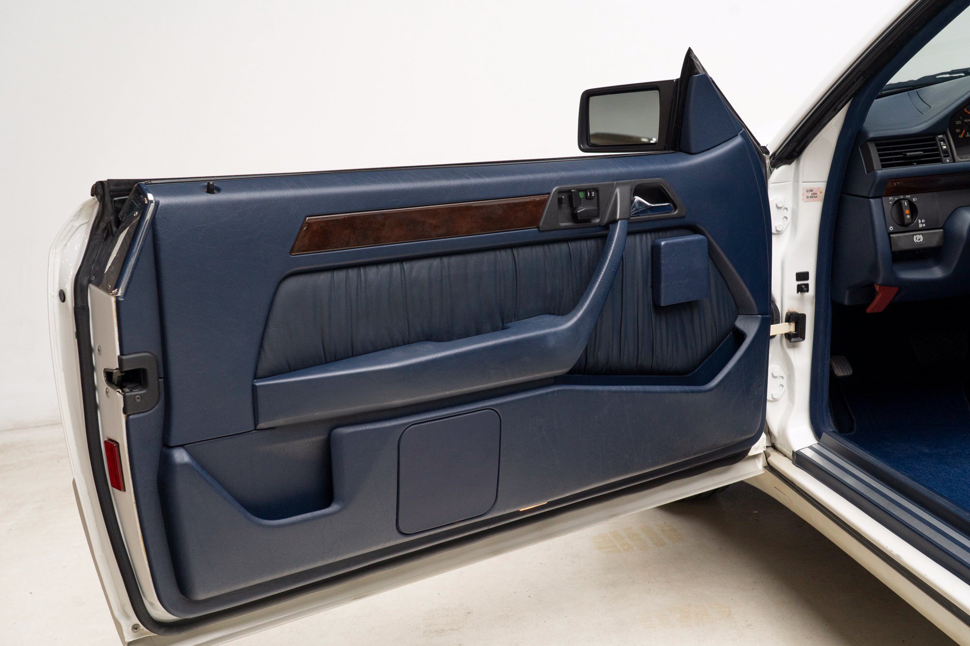 Used 1995 Mercedes-Benz E 320 Convertible image 16