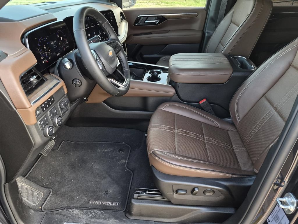 Used 2025 Chevrolet Tahoe High Country w/ Sun And Tow Package AWD/4WD image 13