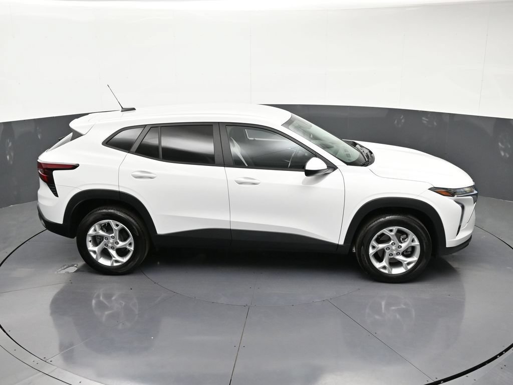 Certified 2025 Chevrolet Trax LS w/ LS Convenience Package FWD image 21