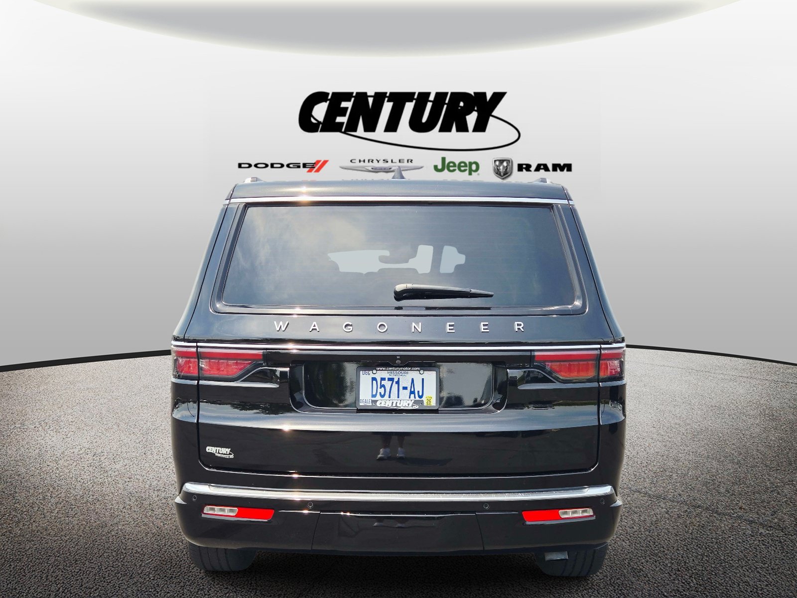 Used 2025 Jeep Wagoneer 4WD w/ Convenience Group I image 5