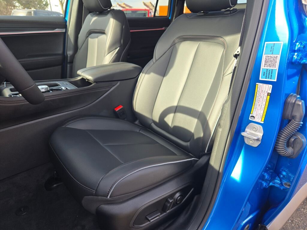 Used 2025 Jeep Wagoneer S Limited image 23