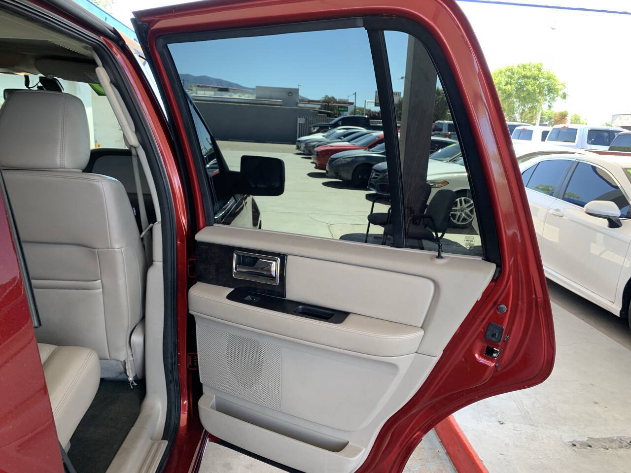 Used 2017 Lincoln Navigator Select AWD/4WD image 14