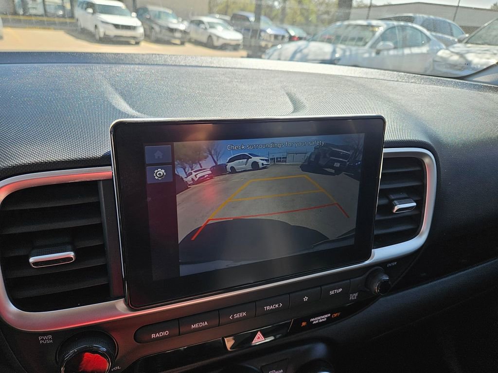 Used 2025 Hyundai Venue SEL image 22