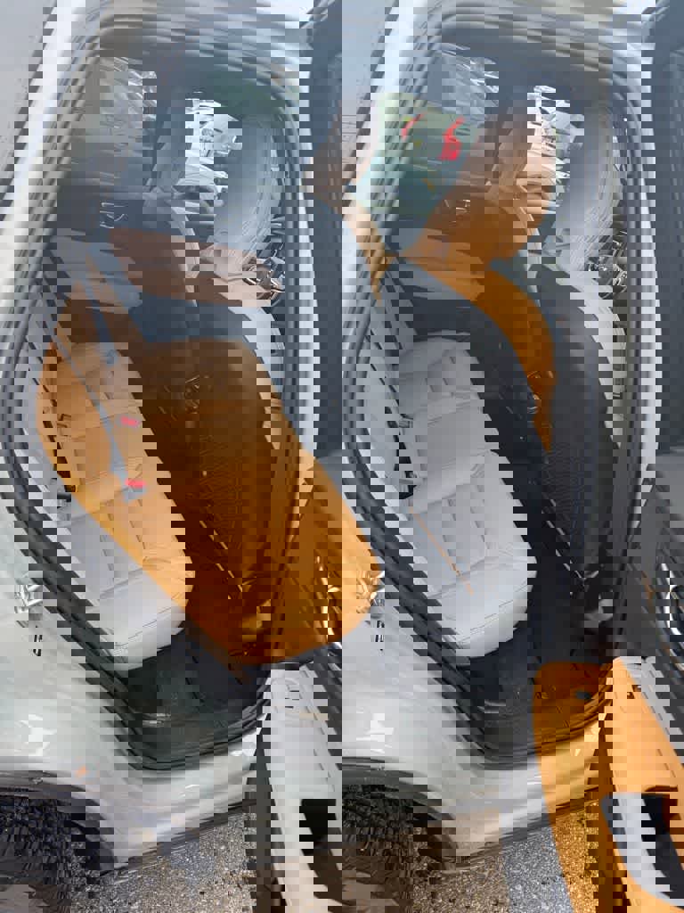 Used 2025 Volvo XC60 B5 Ultra image 16