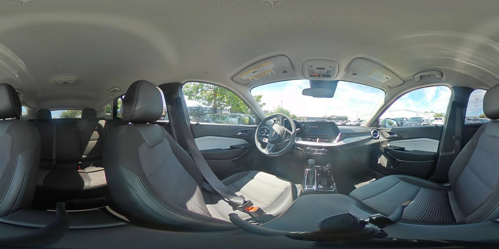 Used 2025 Chevrolet Trax LT FWD image 37