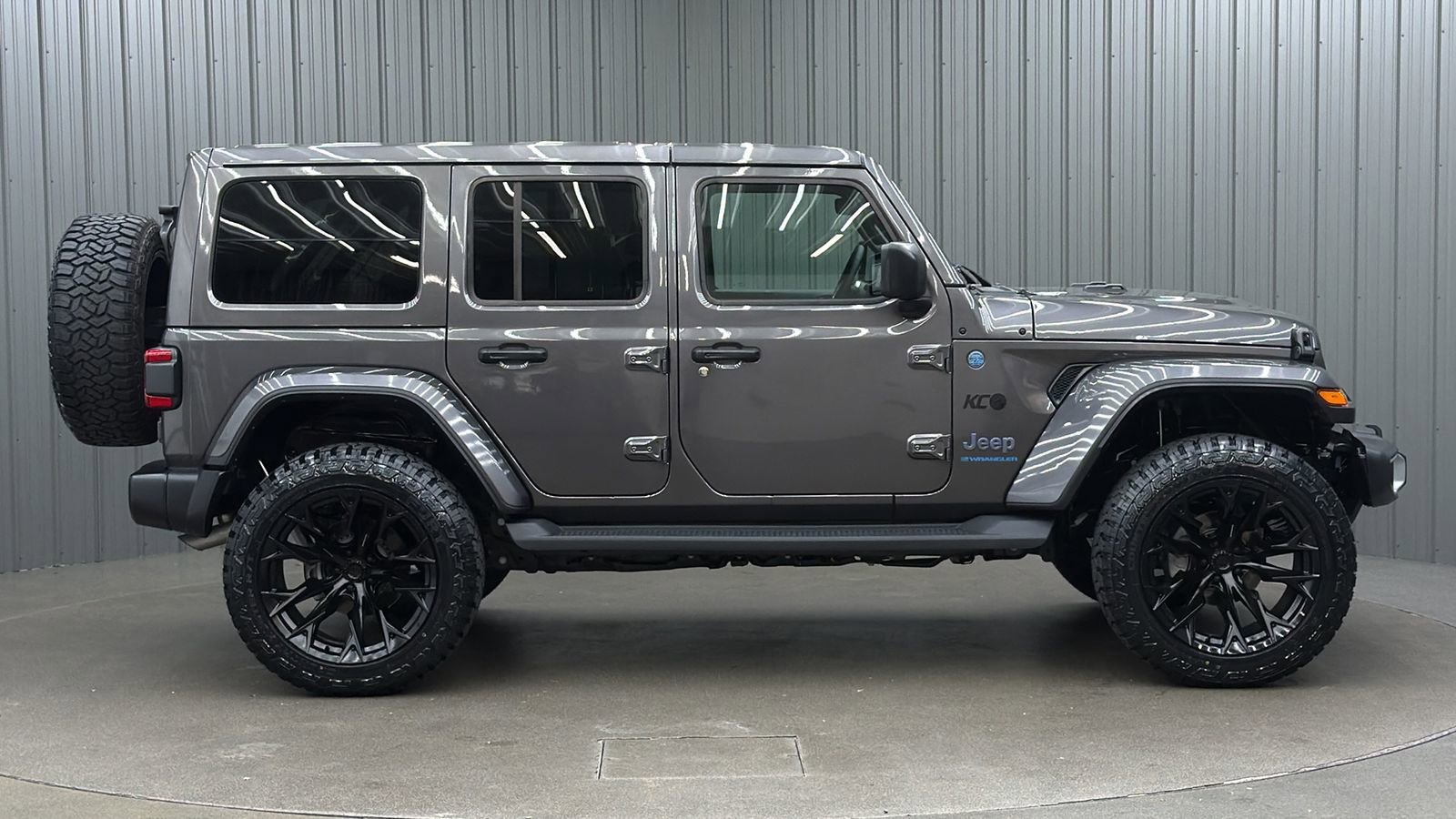 Used 2025 Jeep Wrangler Unlimited Sahara AWD/4WD image 6