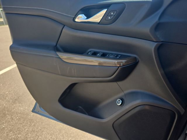 Used 2023 GMC Acadia SLE w/ Driver Convenience Package FWD image 24