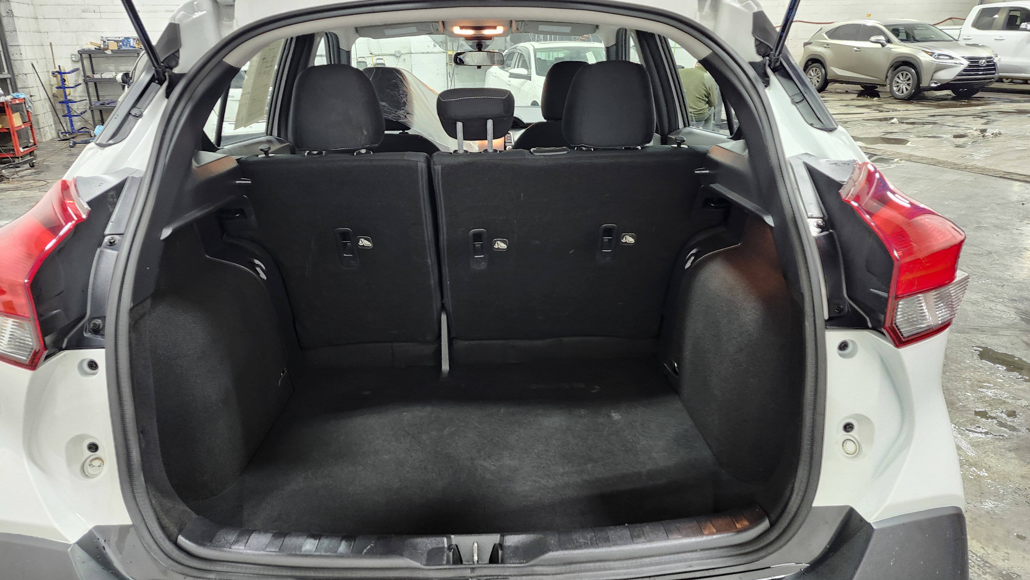 Used 2020 Nissan Kicks S image 20