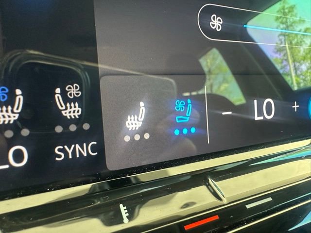 Used 2024 Volkswagen Atlas SE FWD image 19