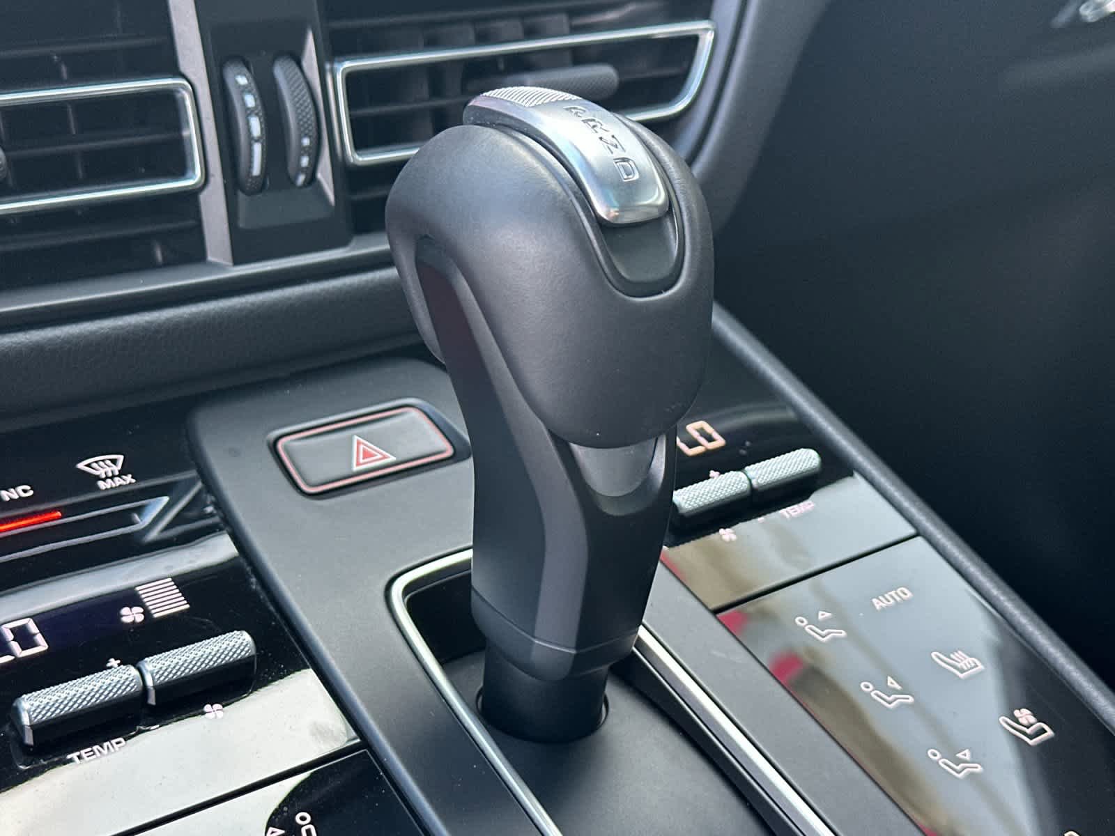 Certified 2025 Porsche Macan AWD/4WD image 24