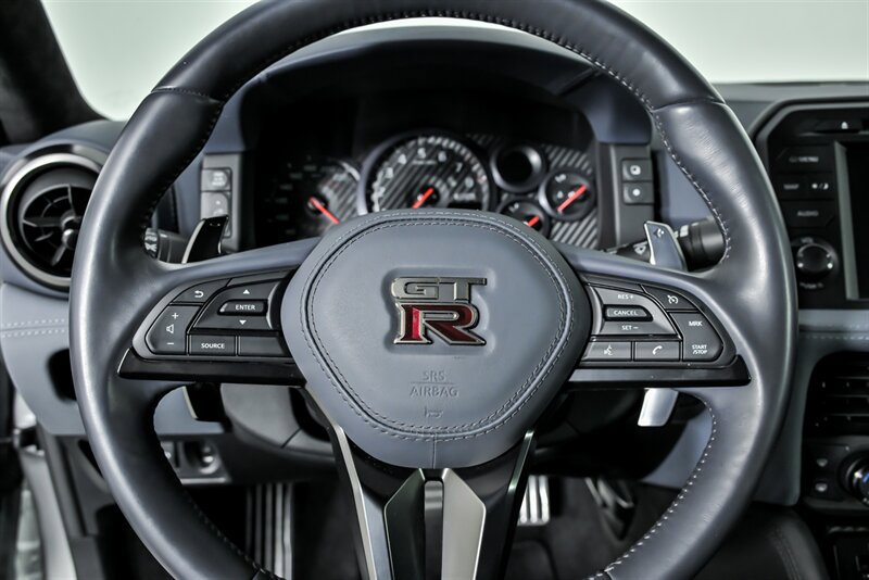 Used 2020 Nissan GT-R Premium AWD/4WD image 27