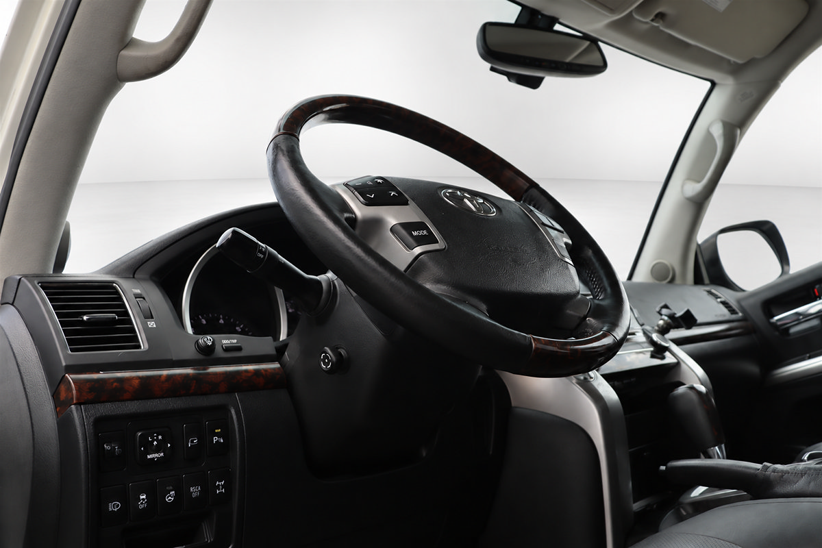 Used 2015 Toyota Land Cruiser AWD/4WD image 28