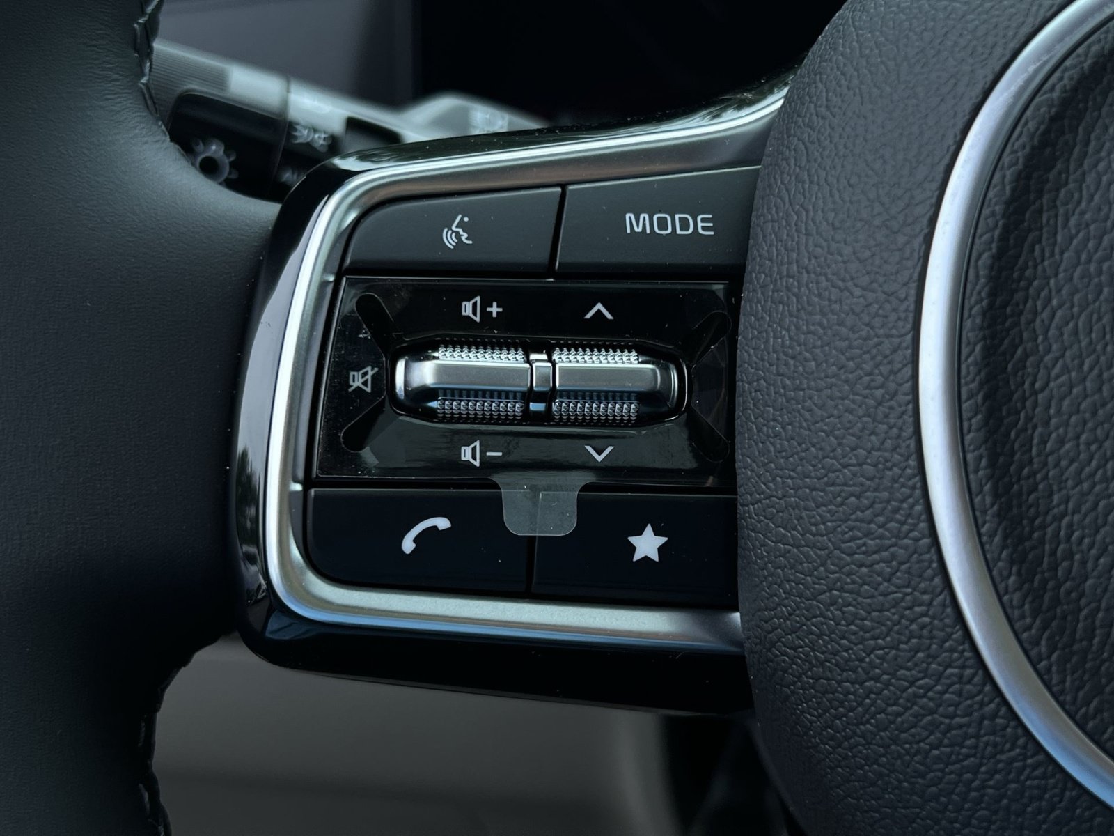 New 2026 Kia Carnival SX FWD image 22