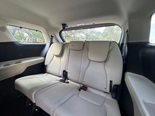 Used 2025 Kia Carnival EX FWD image 12