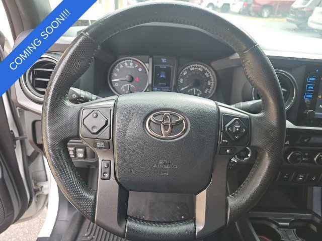 Used 2017 Toyota Tacoma TRD Off-Road w/ Premium & Technology Package AWD/4WD image 19