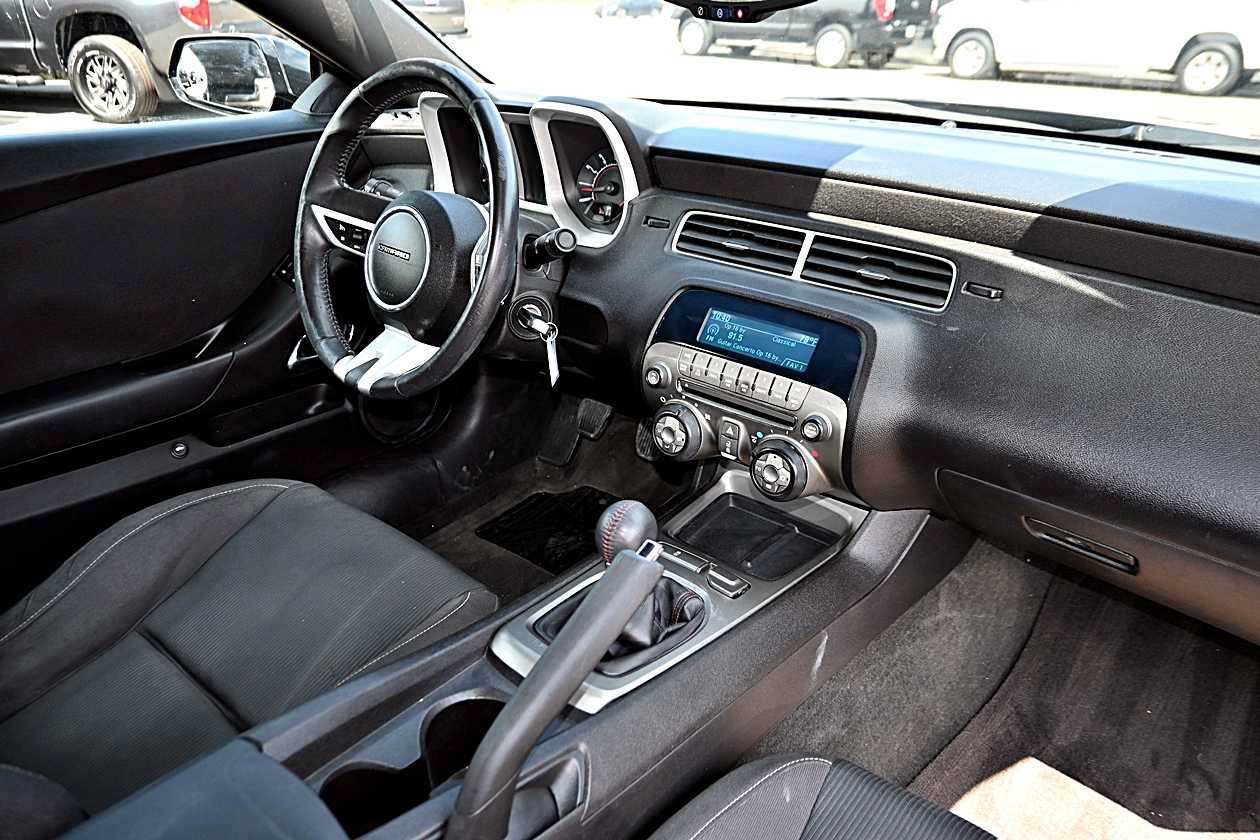 Used 2010 Chevrolet Camaro LT w/ RS Package RWD image 9