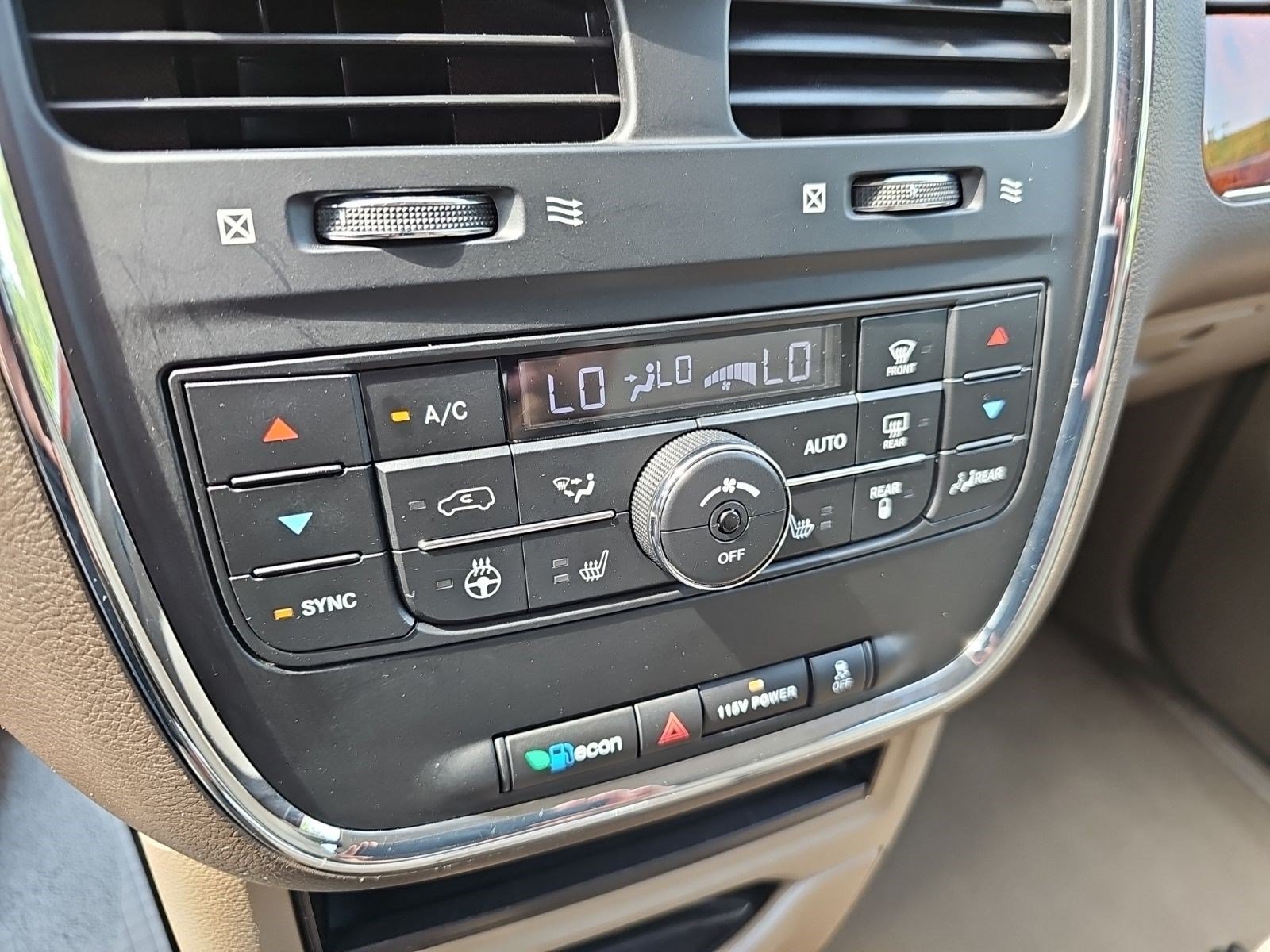 Used 2016 Chrysler Town & Country Touring-L w/ Driver Convenience Group FWD image 24