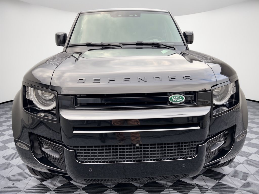 Used 2025 Land Rover Defender 110 X-Dynamic SE AWD/4WD image 6