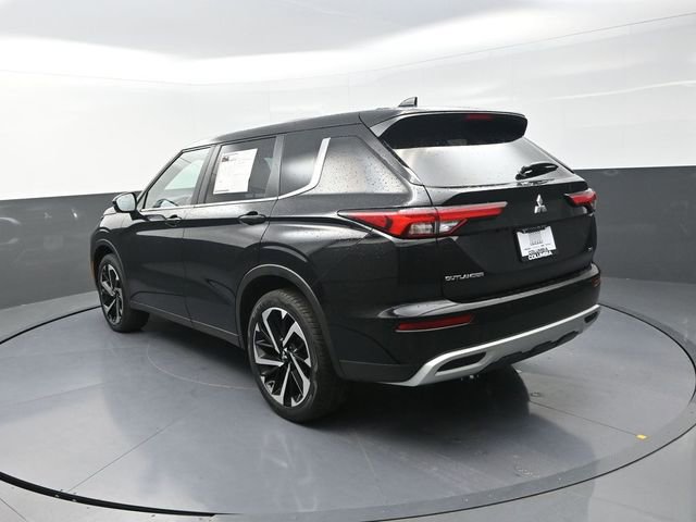 Used 2023 Mitsubishi Outlander SE image 7