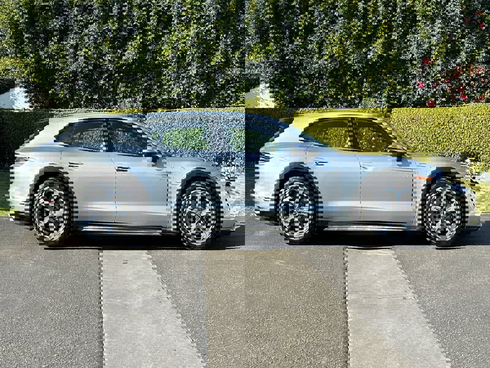 Used 2024 Porsche Taycan 4 Cross Turismo image 9