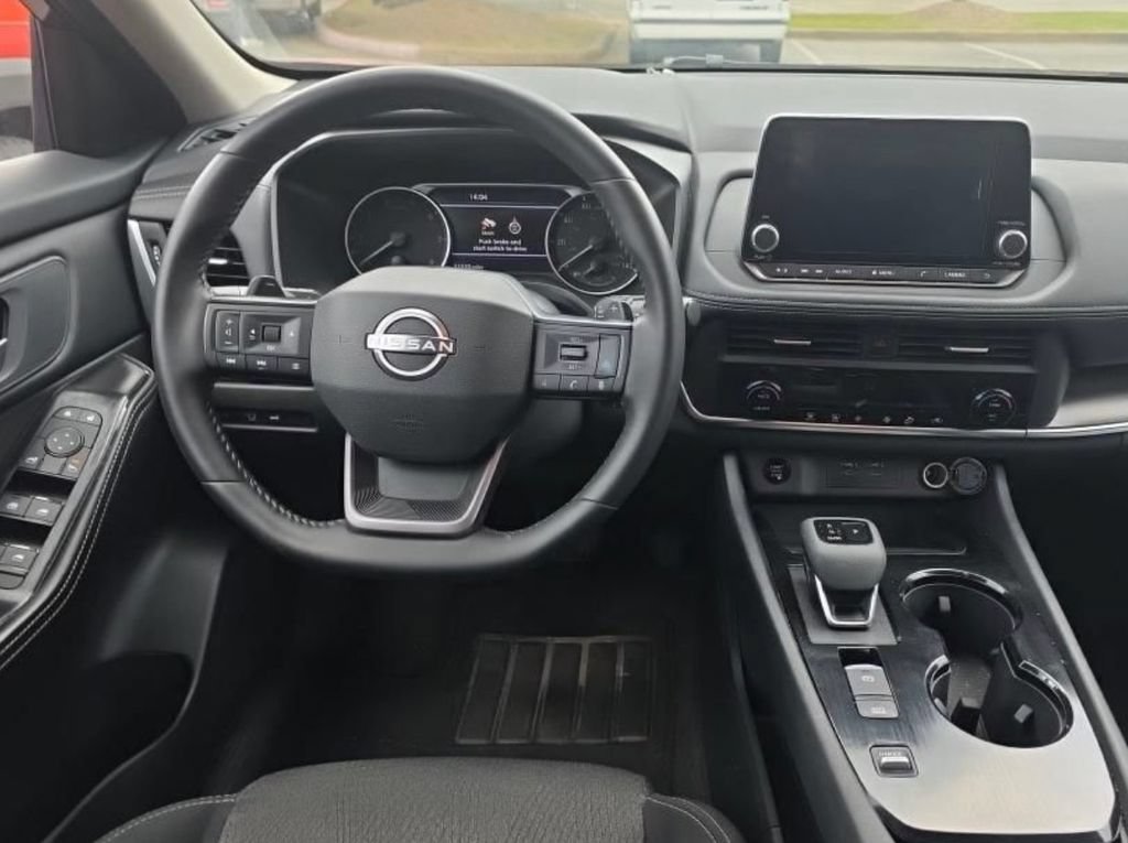 Used 2026 Nissan Rogue SV FWD image 3