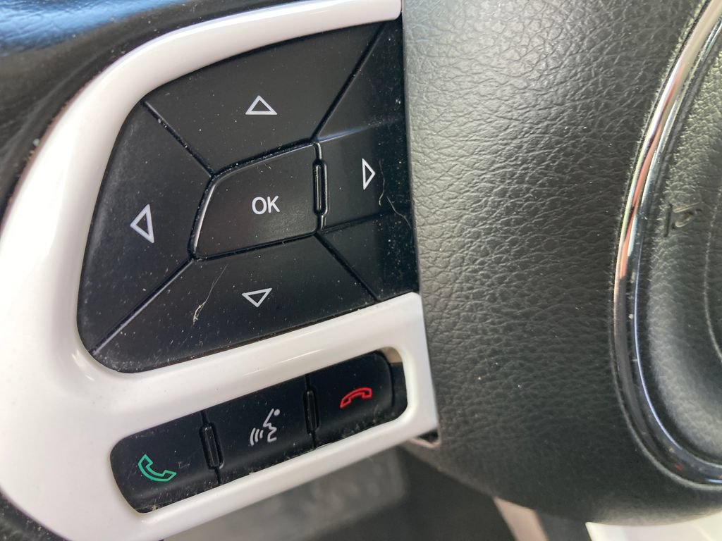 Used 2016 Jeep Renegade Latitude AWD/4WD image 39