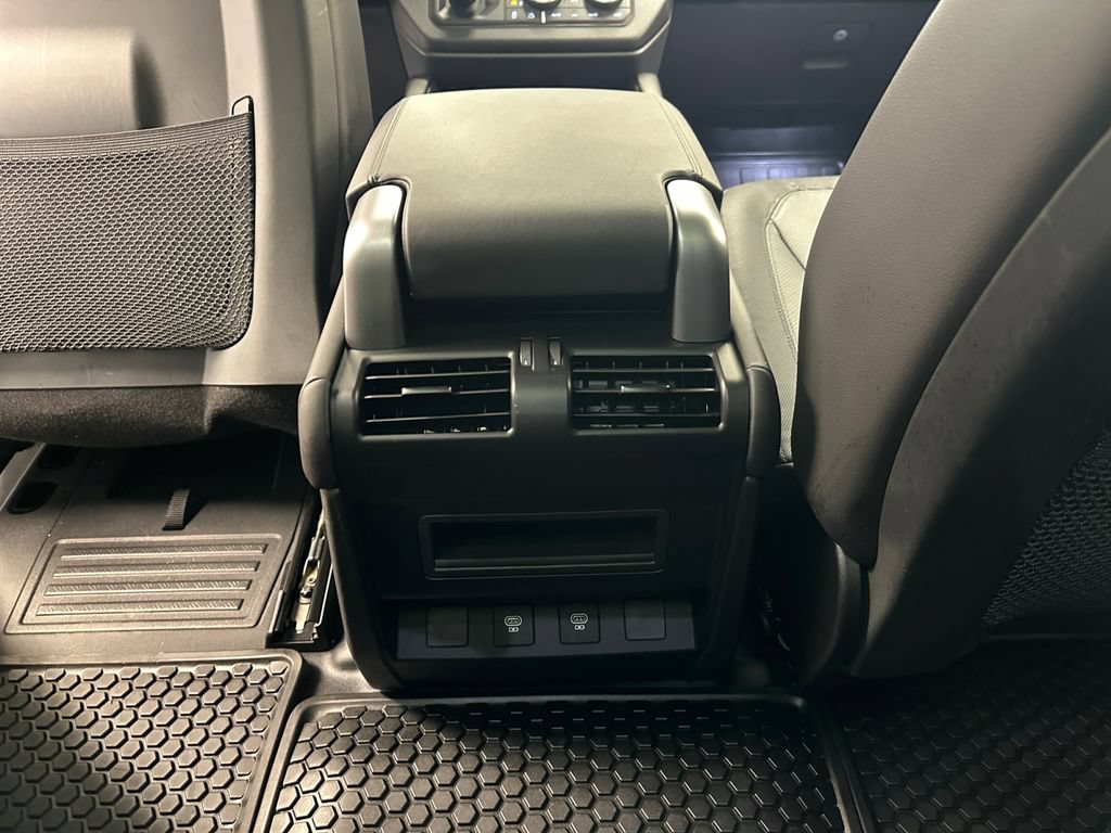 Used 2024 Land Rover Defender 90 X-Dynamic SE AWD/4WD image 18
