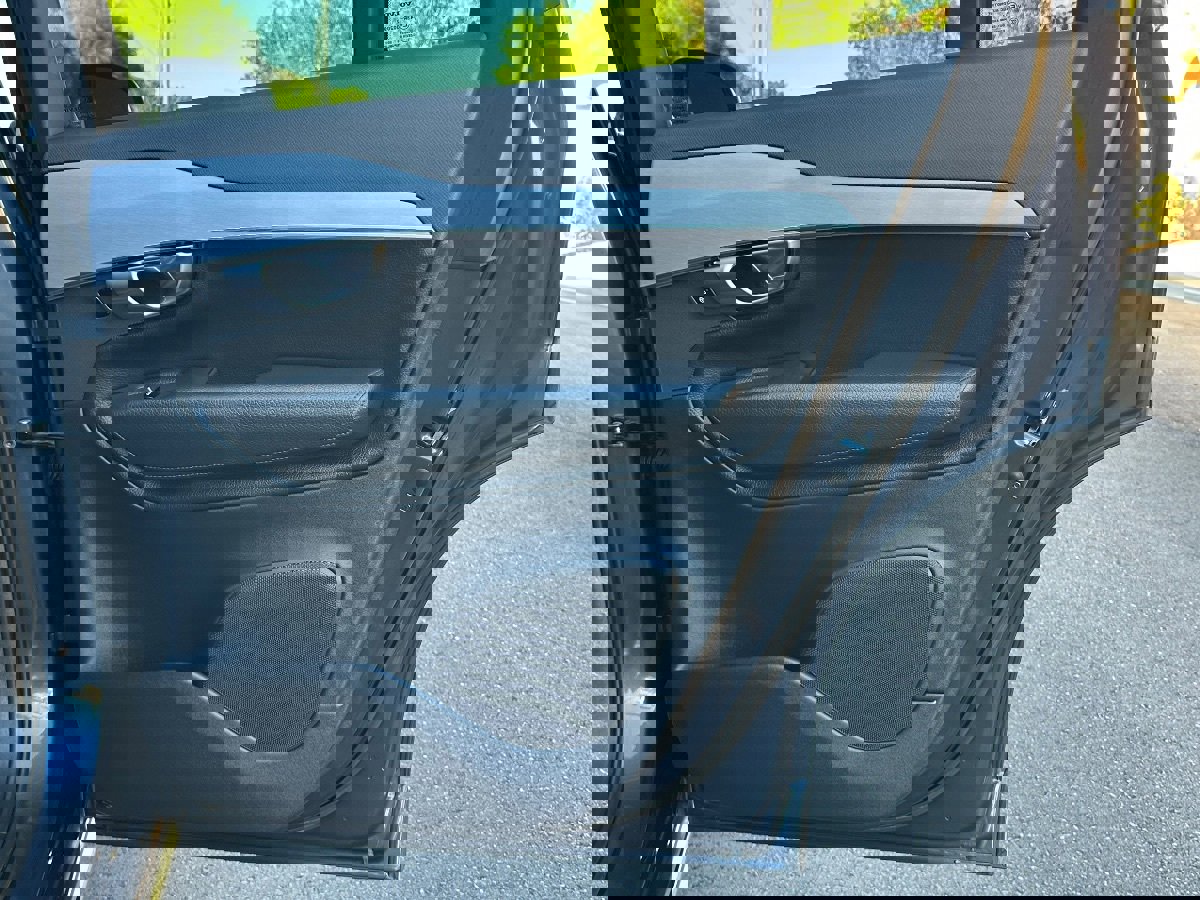 Used 2018 Volvo XC90 T5 Momentum w/ Convenience Package image 38