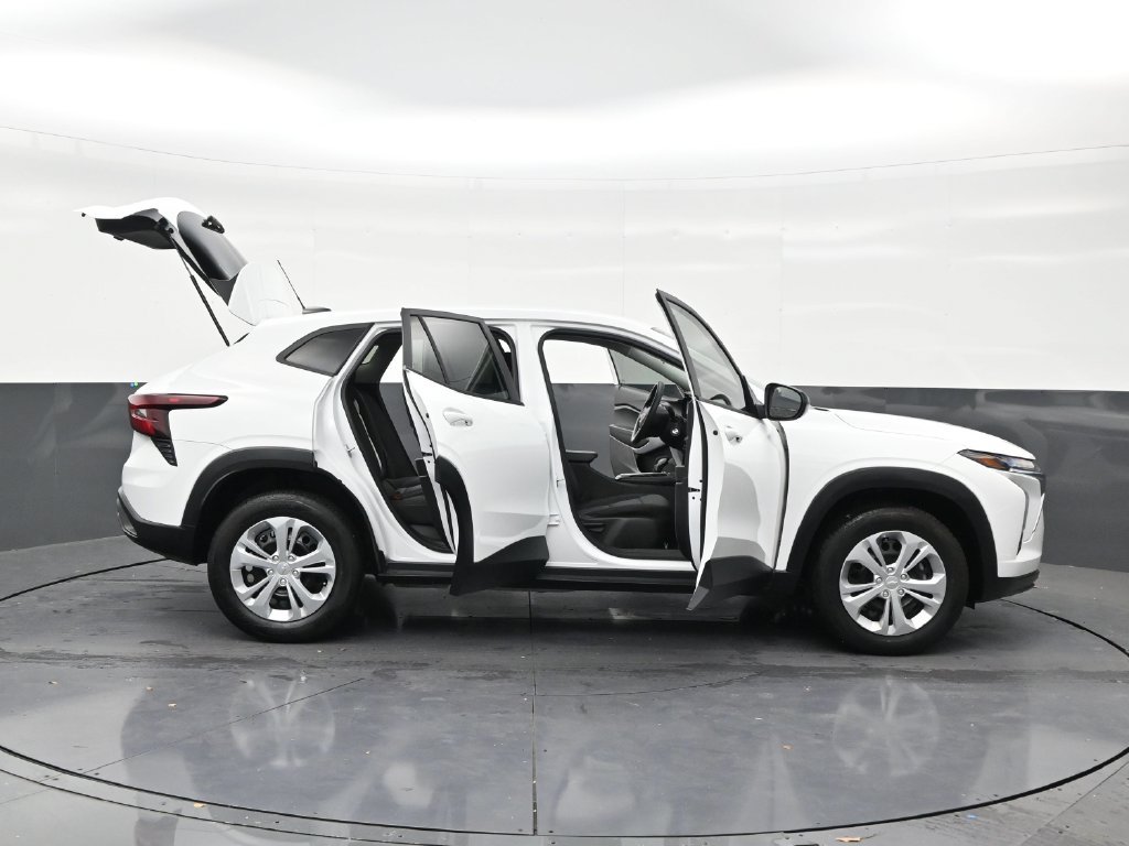 Used 2024 Chevrolet Trax LS FWD image 29