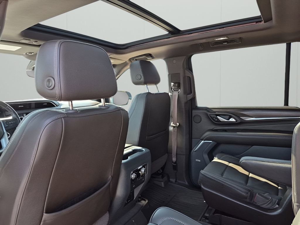 Used 2022 GMC Yukon XL Denali w/ Denali Premium Package image 18