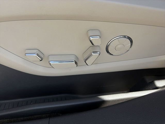 Used 2017 Lincoln MKX Reserve w/ Luxury Package FWD image 22