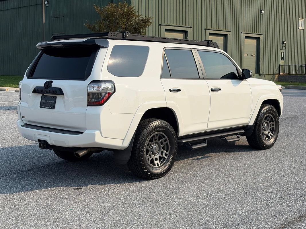 Used 2020 Toyota 4Runner Venture w/ Moonroof Package AWD/4WD image 8
