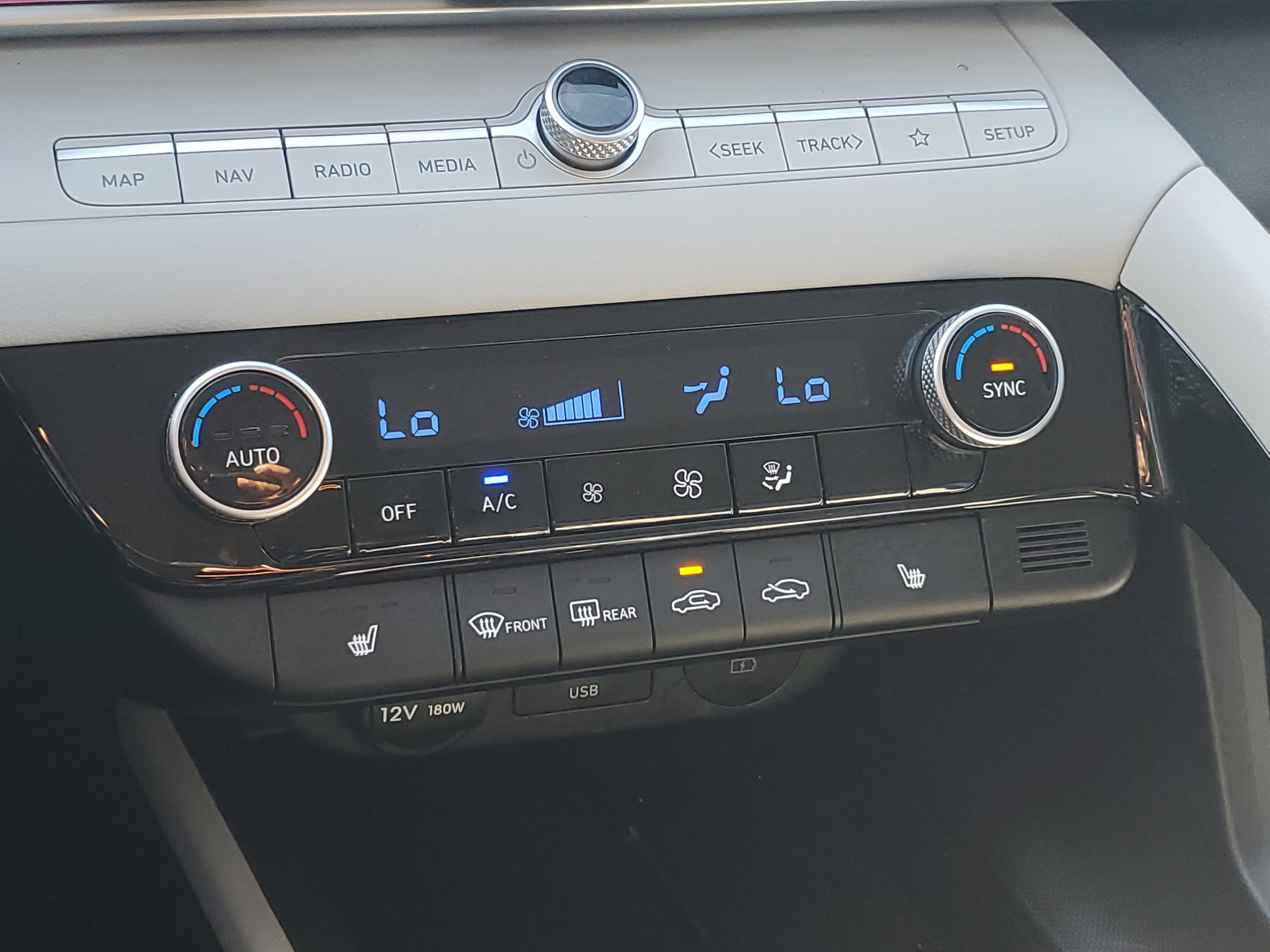 Used 2024 Hyundai Elantra Limited image 23