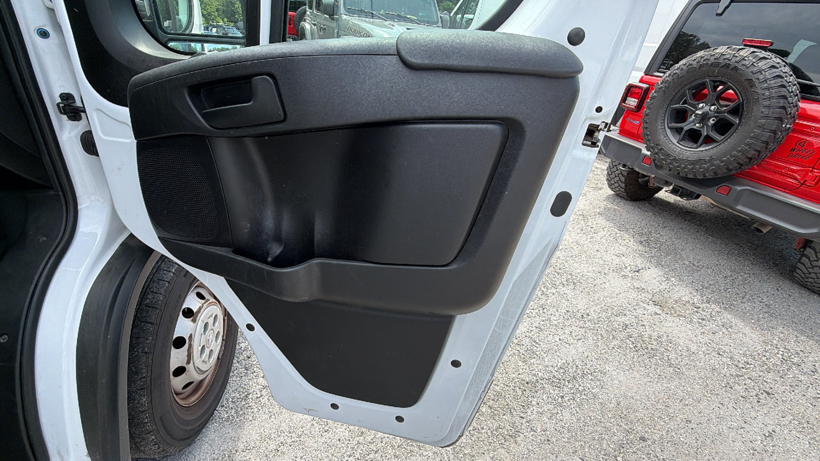 Used 2024 RAM ProMaster 2500 w/ Convenience Group FWD image 20