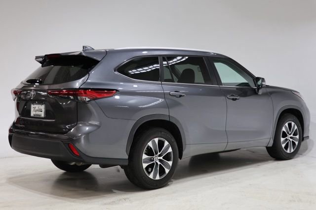 Used 2023 Toyota Highlander XLE image 7