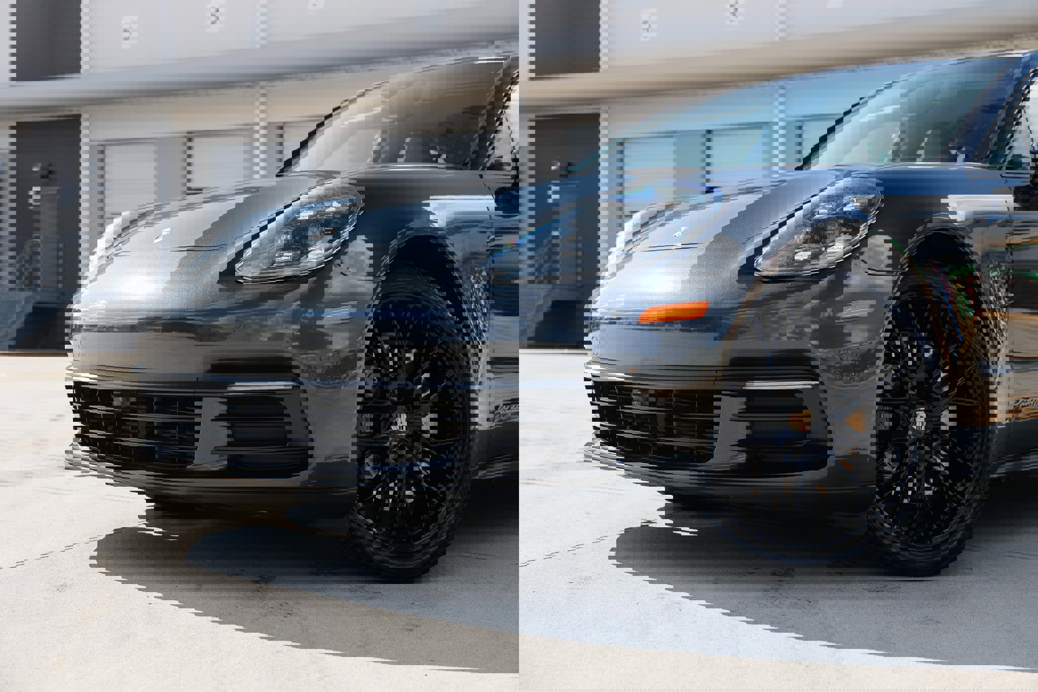 Used 2020 Porsche Panamera image 30