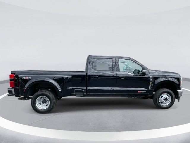 New 2026 Ford F350 XLT w/ XLT Premium Package AWD/4WD image 3