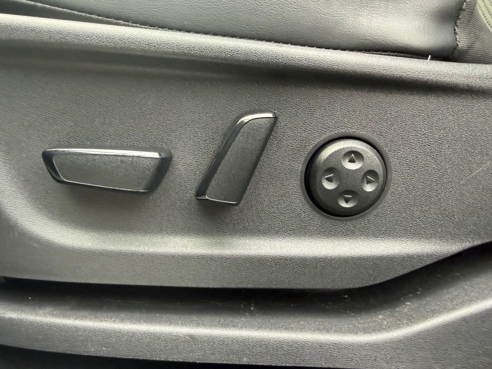 Used 2023 Nissan Ariya AWD image 14