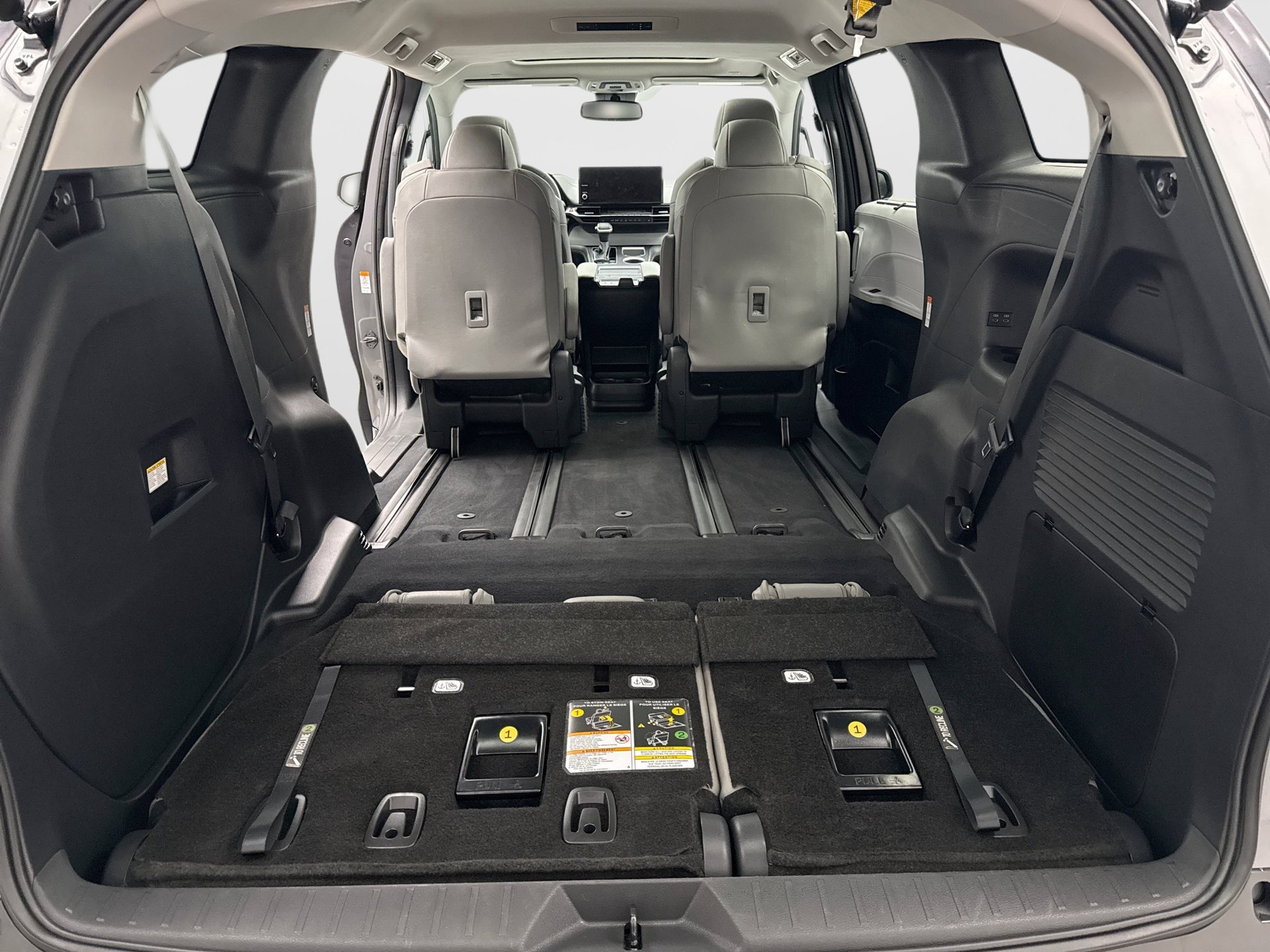 Used 2025 Toyota Sienna XLE AWD/4WD image 30