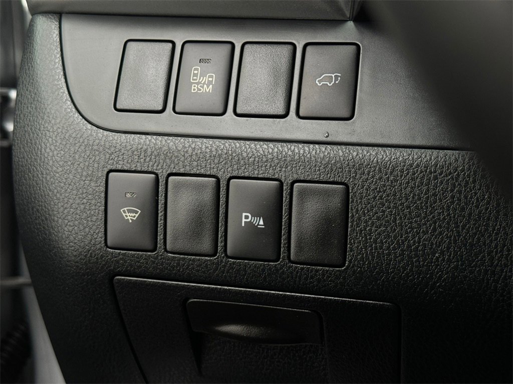 Used 2014 Toyota Highlander Limited image 33