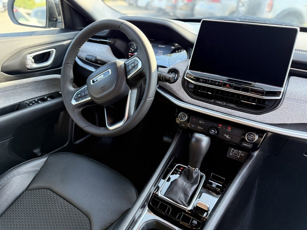 Used 2024 Jeep Compass Latitude image 20