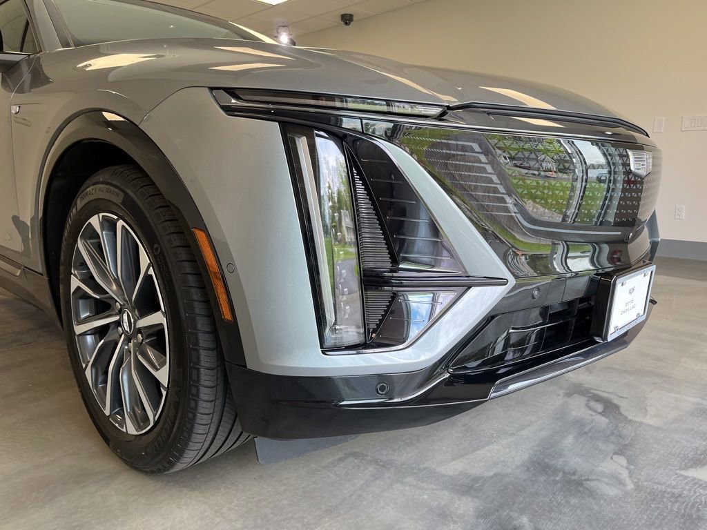 Certified 2024 Cadillac Lyriq Sport AWD/4WD image 6