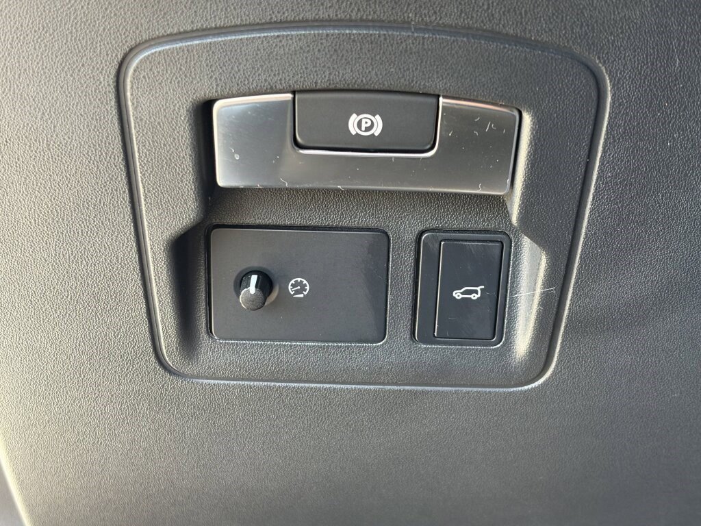 Used 2018 Land Rover Range Rover Velar S image 20