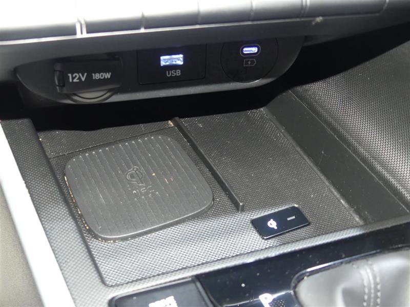 Used 2024 Hyundai Elantra Limited image 39