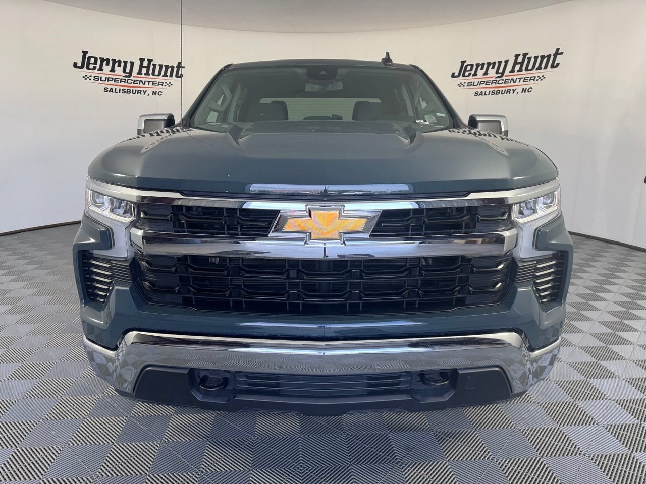 Used 2025 Chevrolet Silverado 1500 LT AWD/4WD image 5