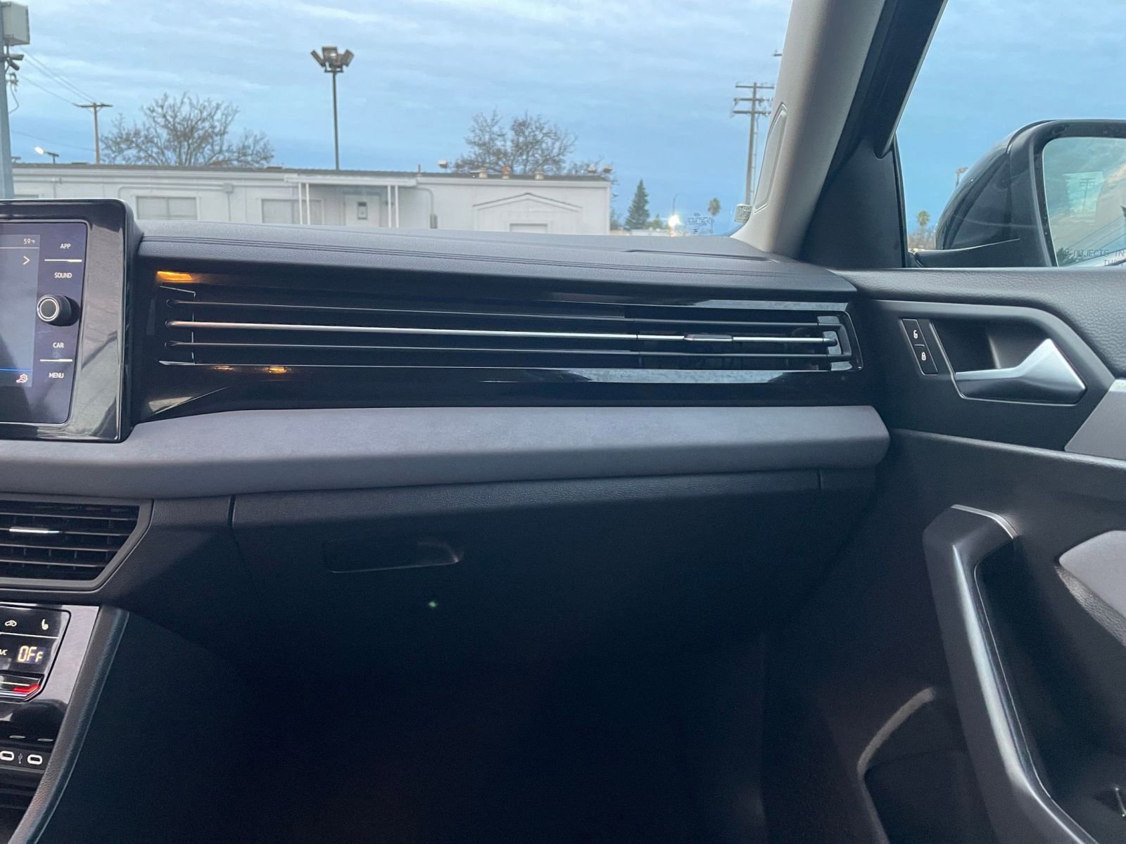 Used 2025 Volkswagen Jetta SE image 35